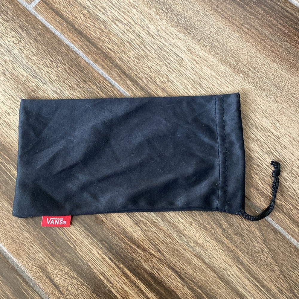 💋Vans unisex microfiber glass pouch with adjustable scrunch! - Picture 2 of 4